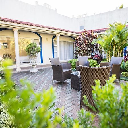 Santorini Guesthouse East London Bagian luar foto