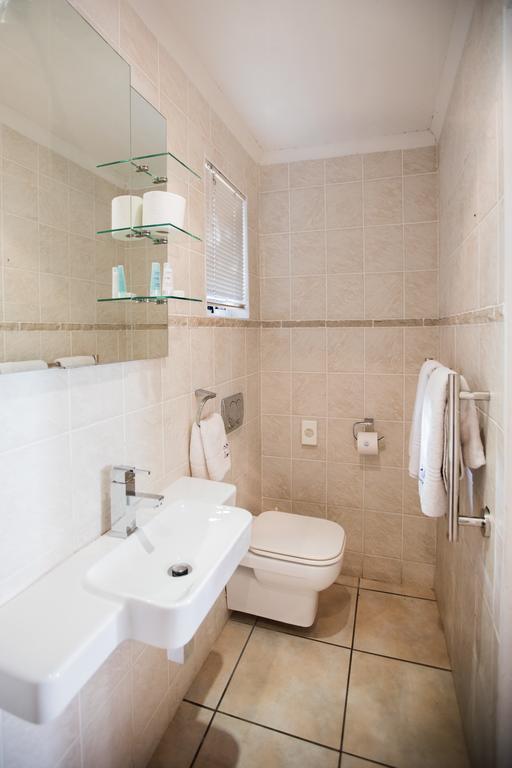 Santorini Guesthouse East London Bagian luar foto