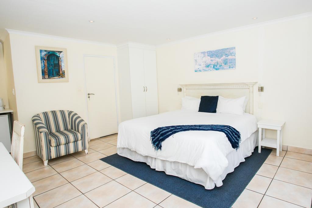 Santorini Guesthouse East London Bagian luar foto