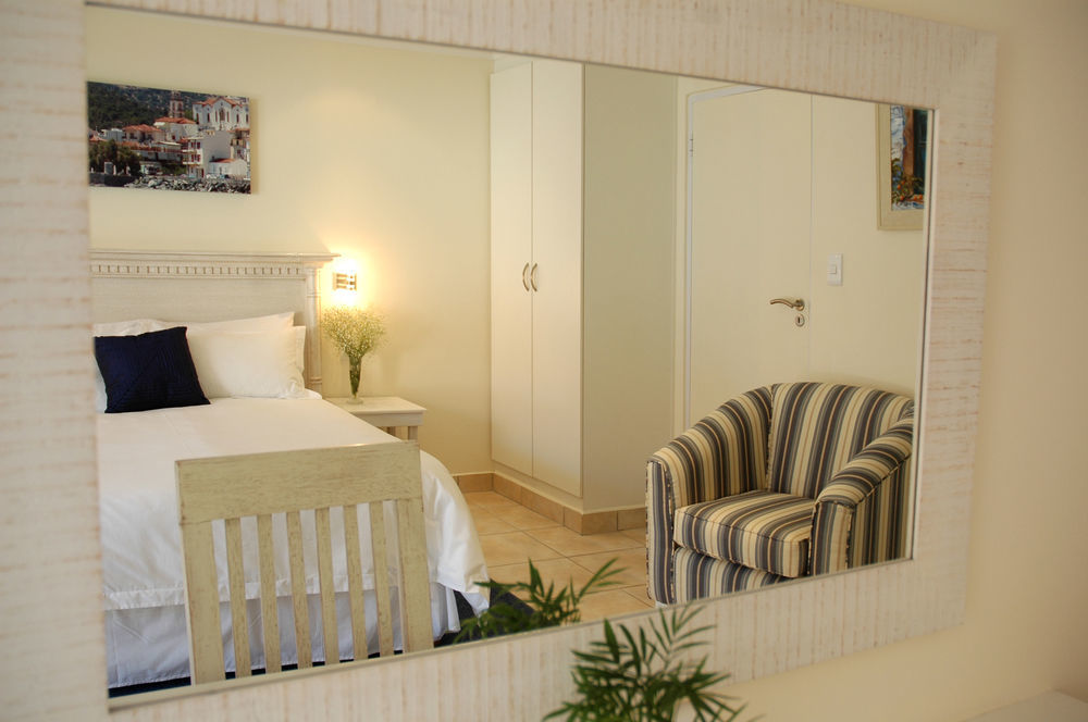 Santorini Guesthouse East London Bagian luar foto